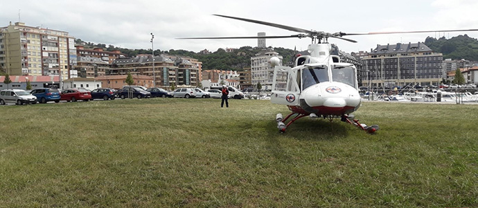 Rescatan a un joven con una luxacin en el brazo en el Faro del Caballo en Santoa