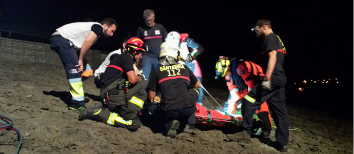 Rescatan a un joven que se haba cado por un acantilado de Ajo