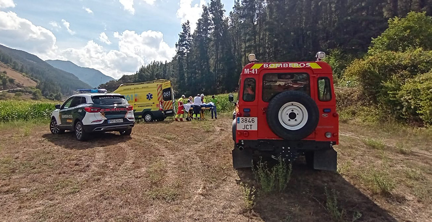Rescatan a una parapentista herida en Potes tras plegarse la vela de su equipo a pocos metros del suelo