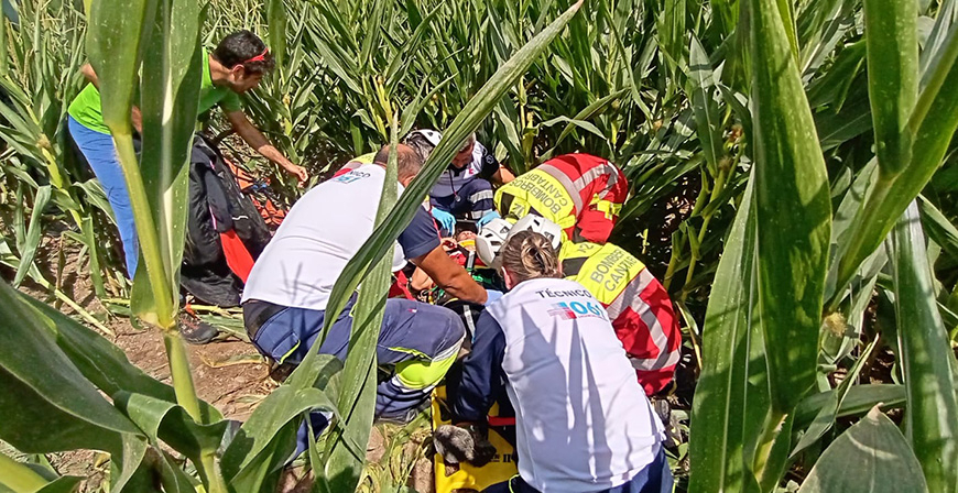 Rescatan a una parapentista herida en Potes tras plegarse la vela de su equipo a pocos metros del suelo