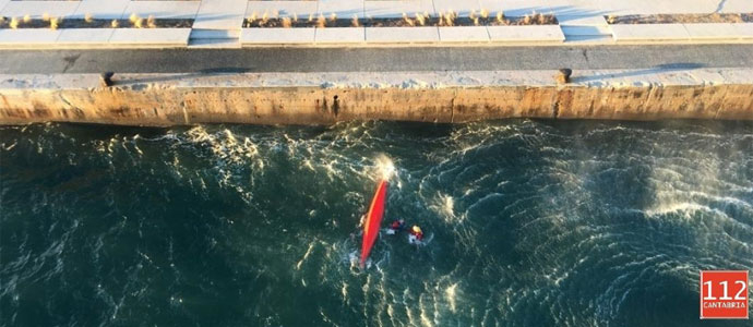Rescatan a un piragista que haba volcado en la baha de Santander