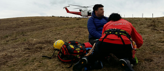 Rescatan a un senderista accidentado en el alto del Toral