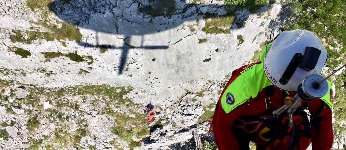 Rescatan a una senderista perdida en una zona de montaa peligrosa de Liendo