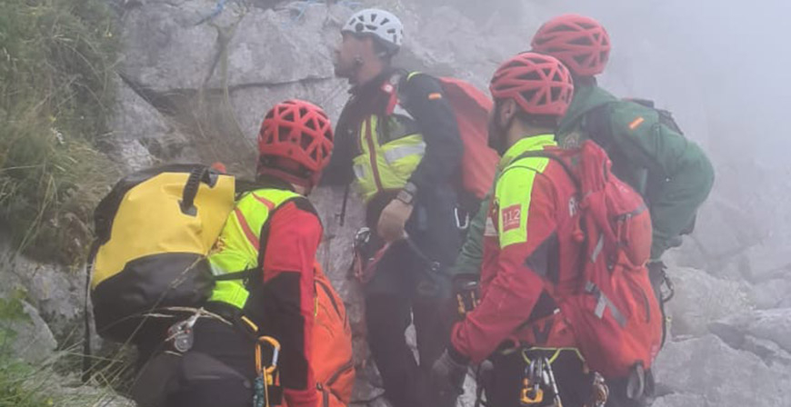 Rescatan a un senderista vasco de 67 aos tras sufrir una cada desde unos seis metros en el Pico San Vicente