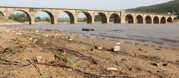 Las reservas del Pantano del Ebro bajan al 38,3%