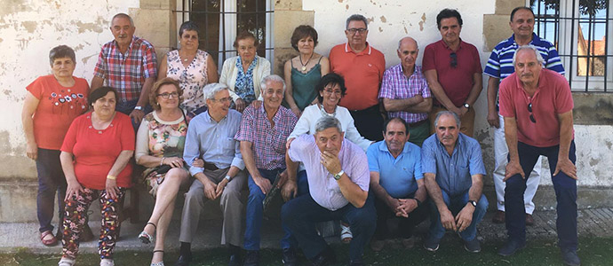 Reunin de antiguos alumnos de la escuela de Monegro y Quintana