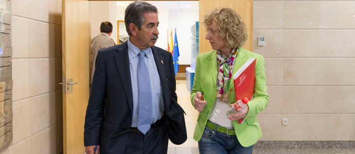 Revilla afirma que hay ms de media docena de empresas interesadas en instalarse en Cantabria