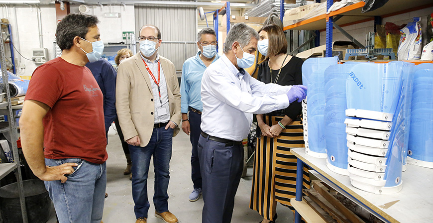 Revilla agradece el trabajo del personal del 112, los talleres y la imprenta regional en la lucha contra el coronavirus