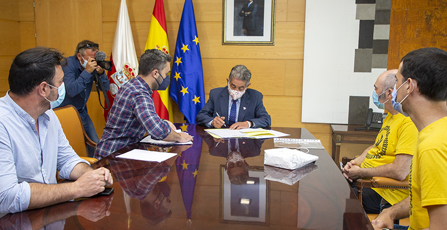 Revilla apoya a la Plataforma en Defensa del Tren Santander-Bilbao y mediar con balos para mejorar una lnea absolutamente tercermundista