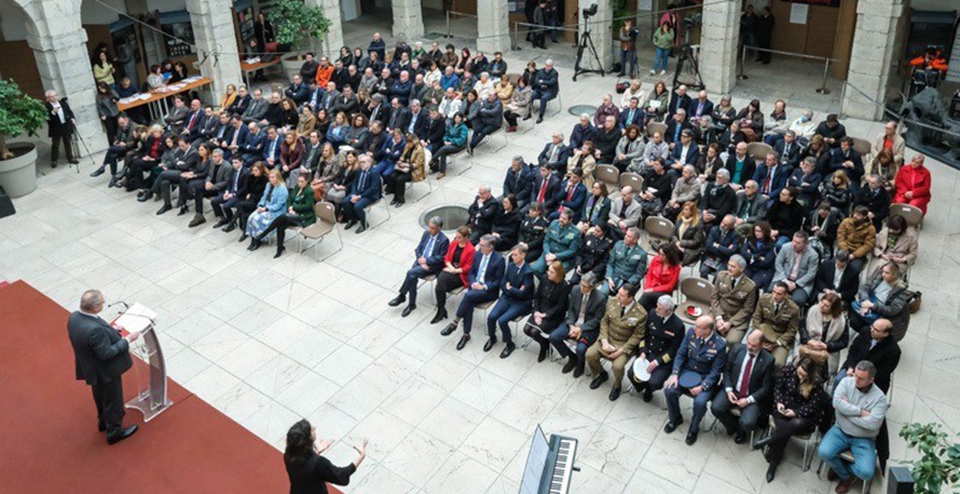 Revilla cree que el tren con Bilbao es el 