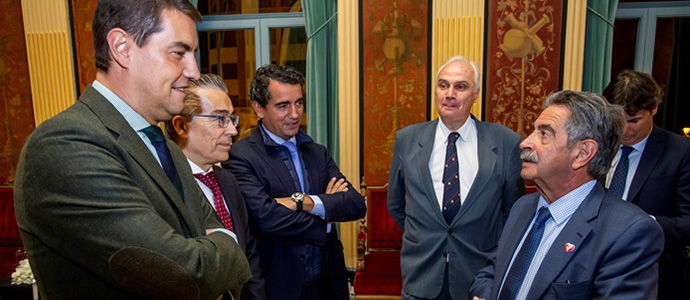 Revilla defiende el puerto de Santander como 