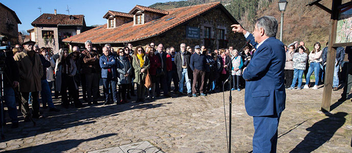 Revilla destaca el conjunto monumental de Carmona e inaugura la mejora del acceso y el hotel