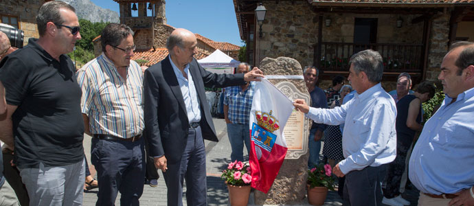 Revilla entrega a Mogrovejo el galardn de 'Pueblo de Cantabria' 2017