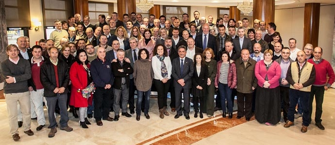 Revilla califica la gestin del PP con los ayuntamientos de 
