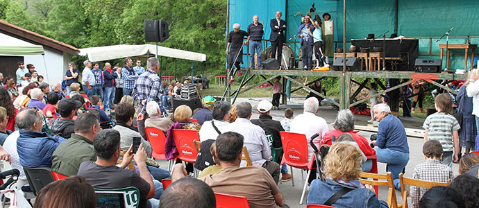 Revilla inaugura la Plaza del Riuco de Santa Cruz de Igua