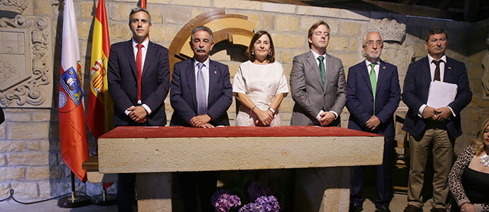 Revilla mira con 