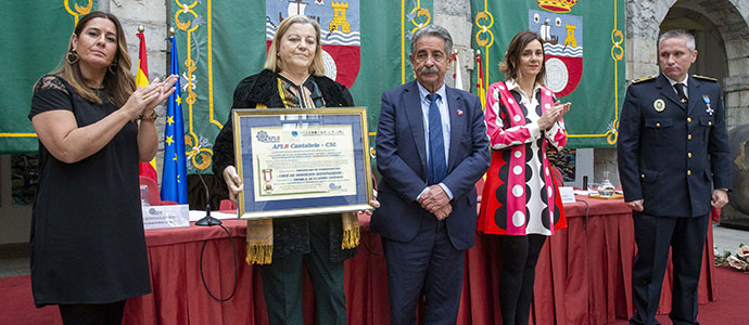 Revilla muestra su orgullo y elogia el trabajo de la Polica Local