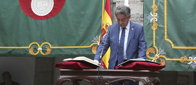 Revilla pide al Estado que cumpla lo comprometido con Cantabria