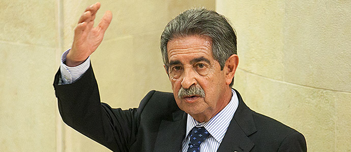 Revilla pide el apoyo del Parlamento para 