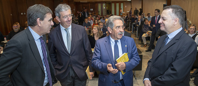 Revilla recalca el papel fundamental de la industria agroalimentaria para frenar la despoblacin del mundo rural