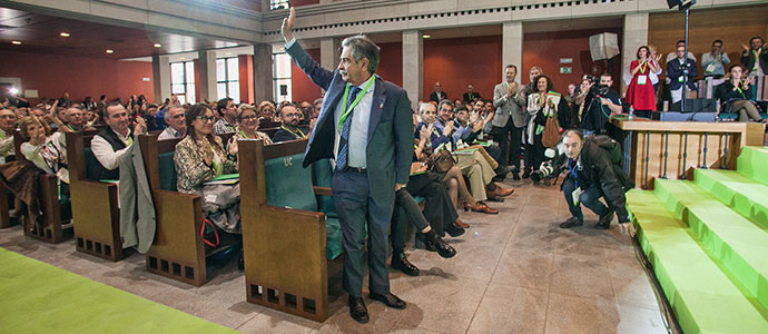 Revilla, reelegido secretario general y candidato a la presidencia de Cantabria