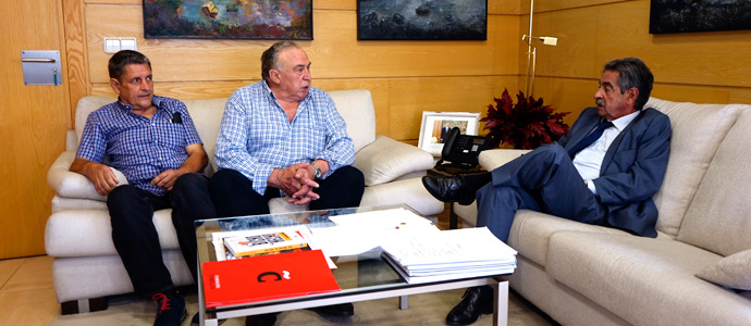 Revilla y Simn analizan las necesidades de Pesquera en materia de saneamiento