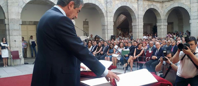 Revilla vuelve a reclamar que el AVE llegue 