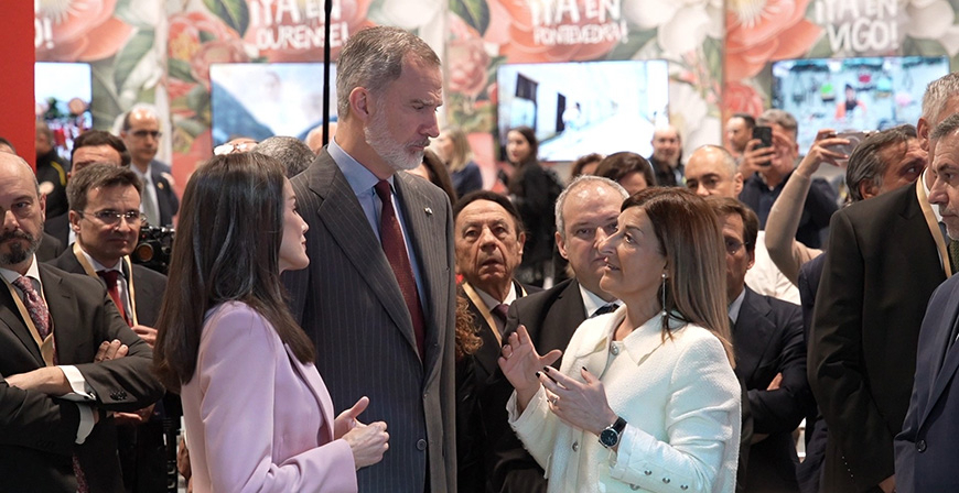 Los Reyes de Espaa visitan el stand de Cantabria en FITUR