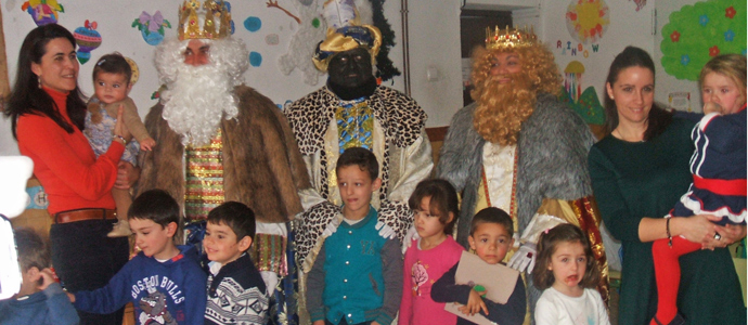 Los Reyes Magos recalan en la Escuela Infantil de La Poblacin