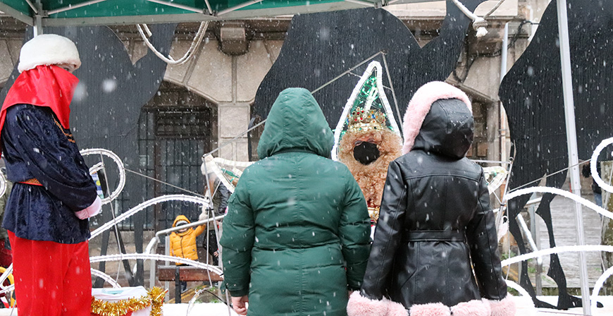 Los Reyes Magos reciben a los niños en Reinosa a pesar del covid y la nieve