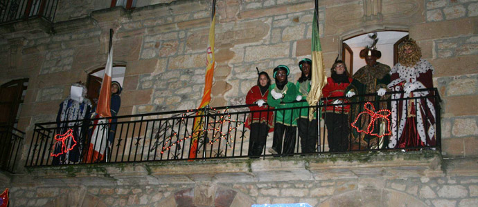 Los Reyes Magos recibieron a los nios vallucos