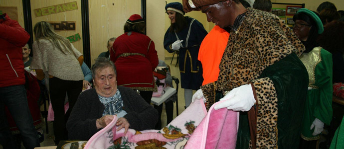 Los Reyes Magos recibieron a los nios vallucos