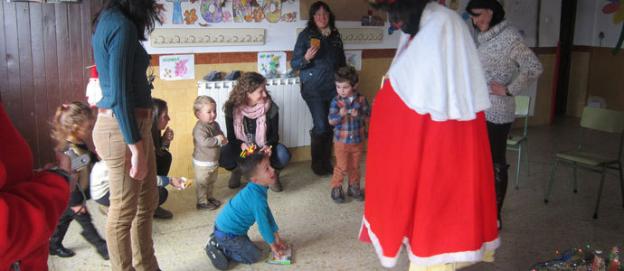 Los Reyes Magos visitaron a los escolares de La Poblacin