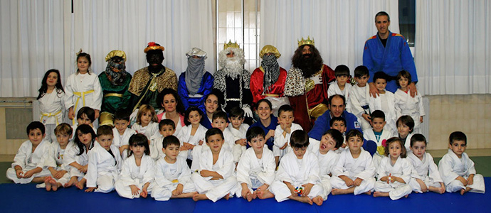 Los Reyes Magos visitaron a los ms pequeos del Judo Club Menesiano SJ