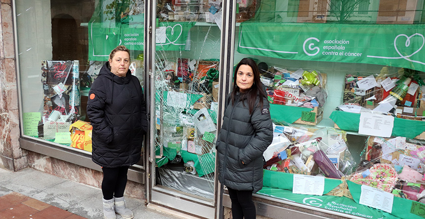 Roban la cesta solidaria a favor de la Asociacin Espaola Contra el Cncer en la que han colaborado ms de 200 comercios de Reinosa 