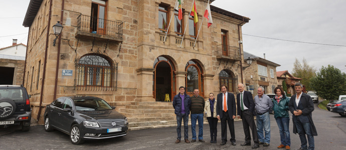 Rodrguez visita la mejora de viales en diversas localidades de Campoo de Suso