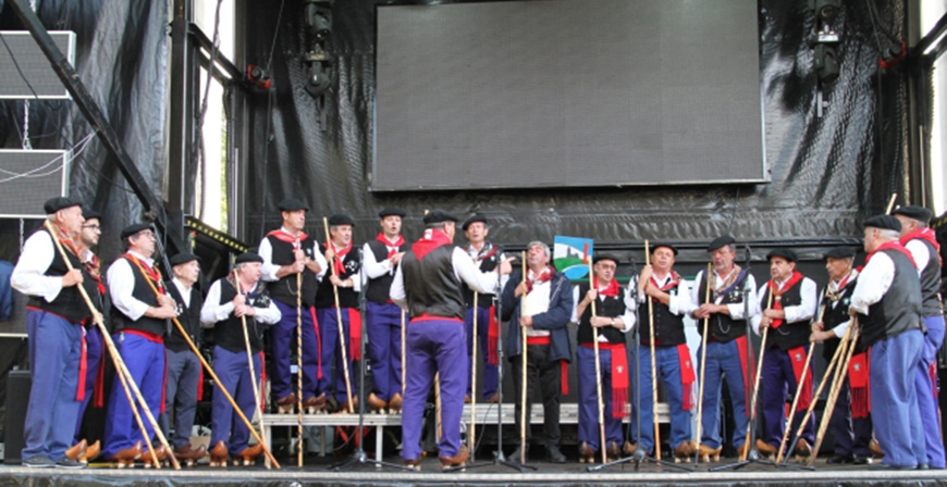 La Ronda La Esperanza recibir este sbado la 'Boina de honor' en el XV Homenaje a la vaca Tudanca y el folclore de Cantabria 