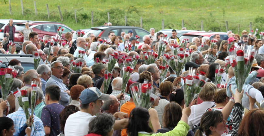 Rosas para la Virgen de Montesclaros