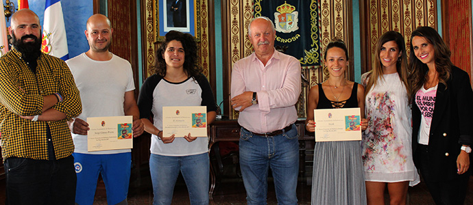 La rubia de los 80 y Heidi, ganadores del concurso de disfraces de La Movida