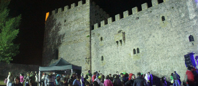Rulo y la Contrabanda brillan en 'las noches del castillo'