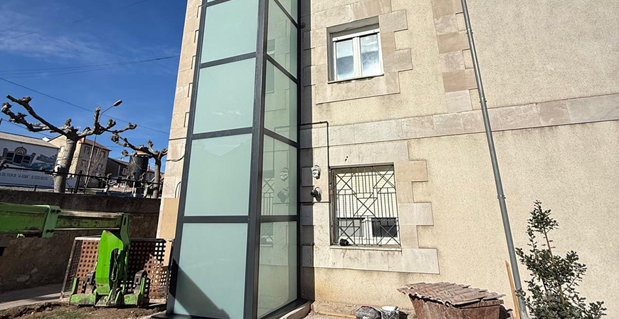 El ascensor de la Casa Consistorial de Valdeolea sigue pendiente de conexi�n el�ctrica tras finalizar las obras hace m�s de un mes