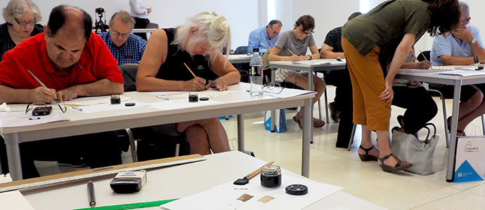 Una treintena de personas se adentra en la caligrafa y la msica medieval con la Fundacin Santa Mara la Real