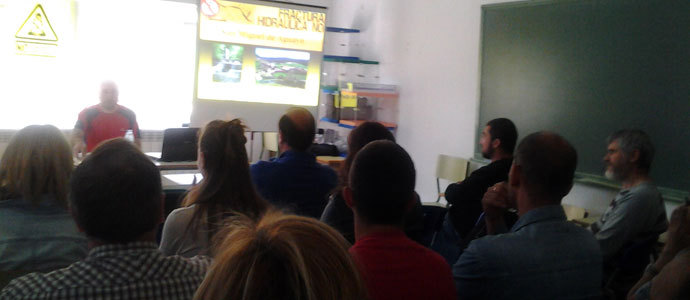 San Miguel de Aguayo acogi una charla contra el Fracking