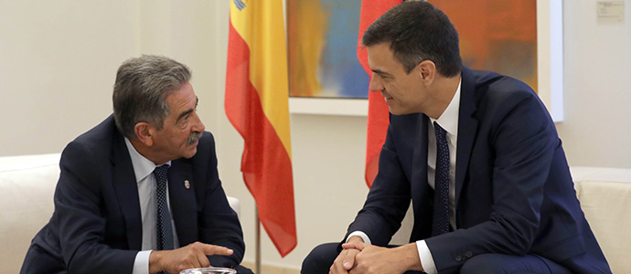 Snchez se compromete con Revilla a agilizar 