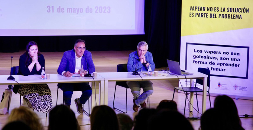 Sanidad alerta sobre los riesgos del vapeo, que contiene sustancias txicas que daan el organismo, crea adiccin entre los no fumadores e incentiva el consumo de tabaco