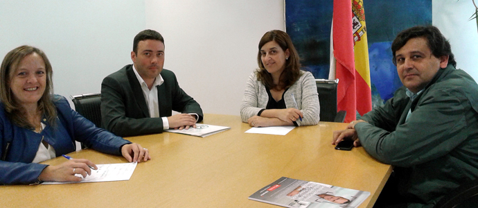 Sanidad se compromete con la residencia para personas mayores dependientes en Valdeolea