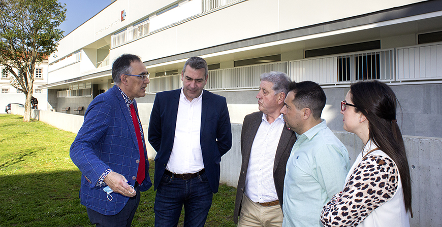 El SCS colocar placas fotovoltaicas en Sierrallana y Tres Mares y en 16 centros de salud
