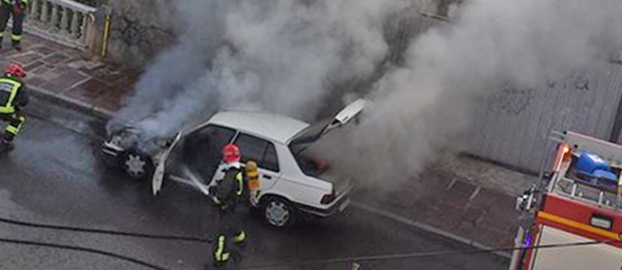 Se incendia un vehculo en la calle Marqus de Reinosa