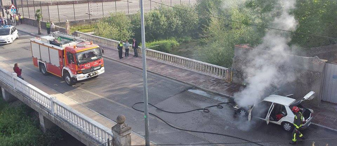 Se incendia un vehculo en la calle Marqus de Reinosa