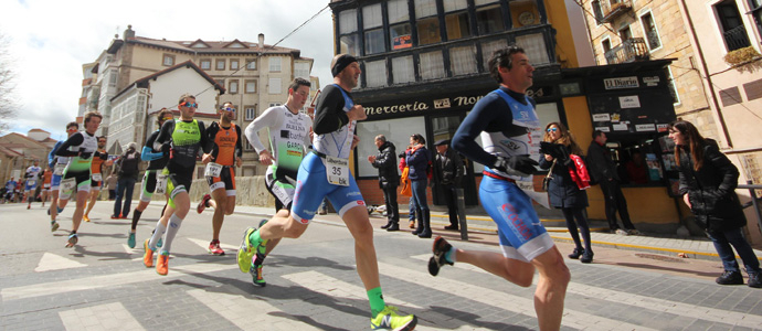 Sergio Santiago y Melanie Pealver se imponen en el duatln de Reinosa
